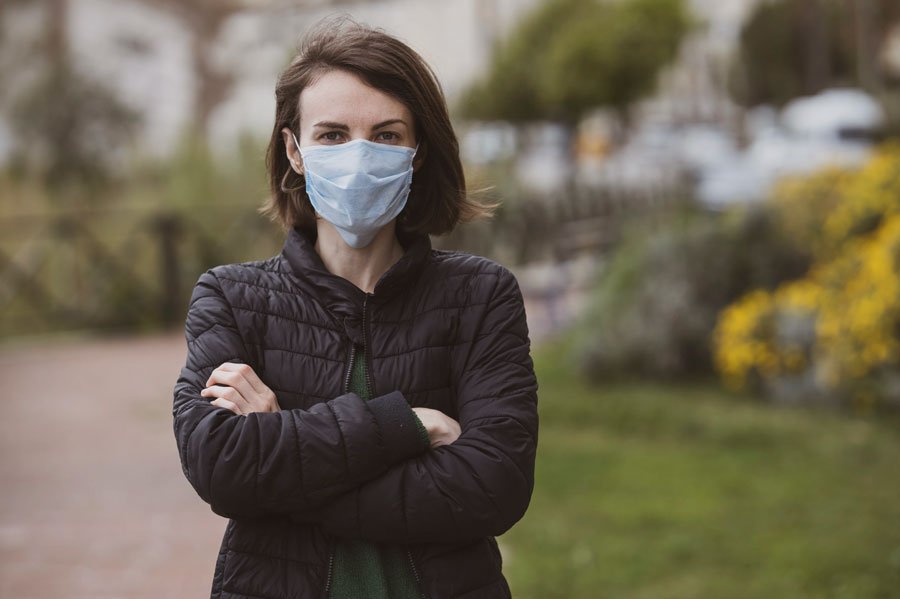 woman wearing face mask for coronavirus
